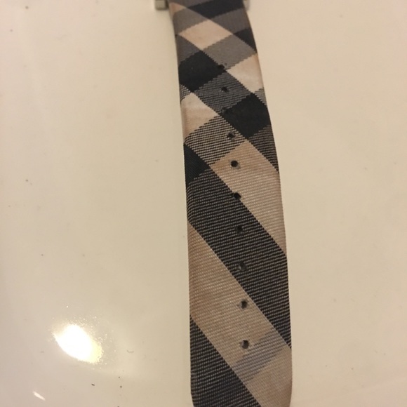 Burberry watch, silver with classic pattern strap - Picture 7 of 7